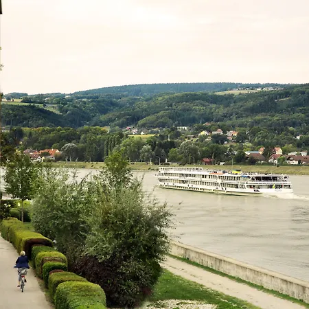 Donau 4* איבס אן דר דונאו